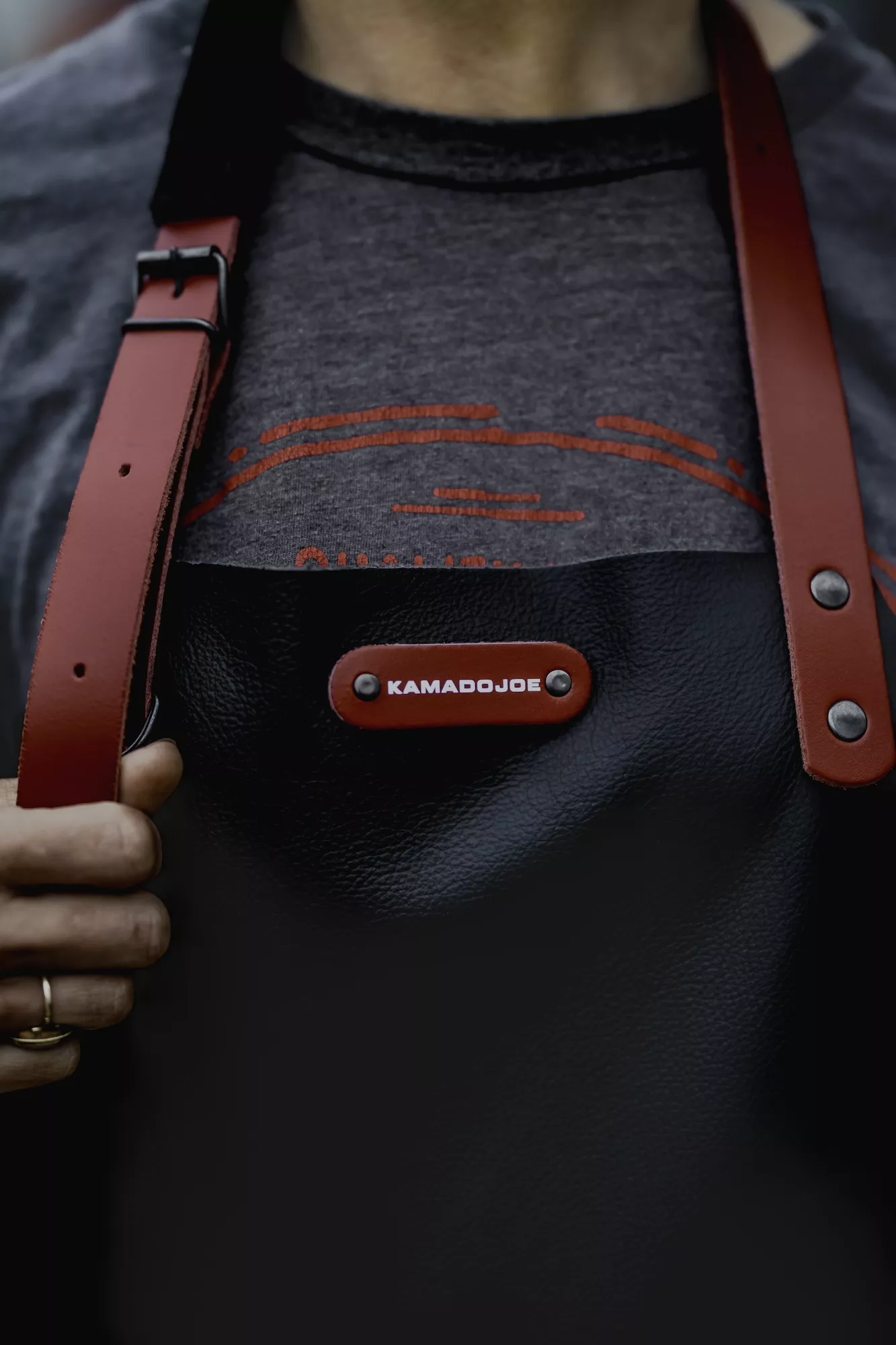 Detalle delantal Kamado JOE